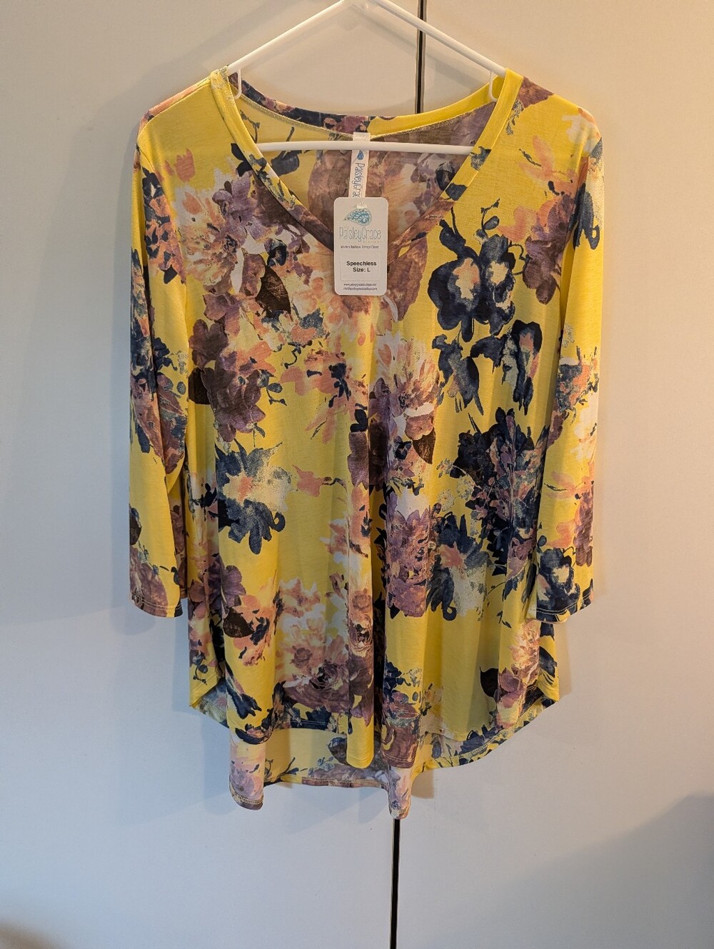 Paisley Grace Woman's L Yellow Floral V-Neck 3/4 Sleeve Top NWT